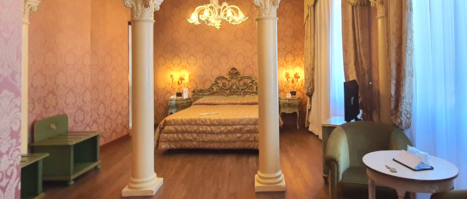 Полулюкс/Junior suite с видом на Гранд-канал